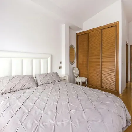 Four-bedroom Holiday In בית נופש
