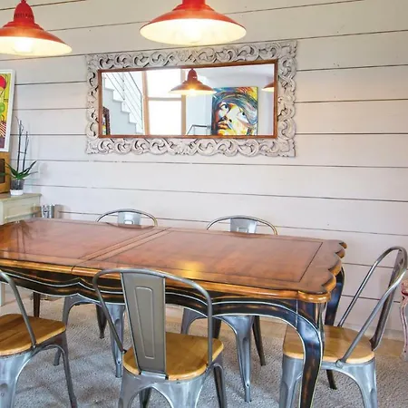 Four-bedroom Holiday In בית נופש