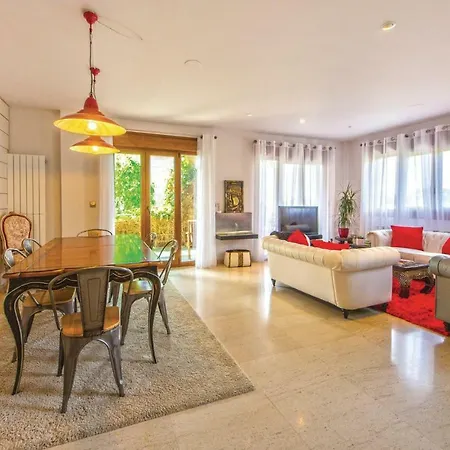 Four-bedroom Holiday In * סנשנשו